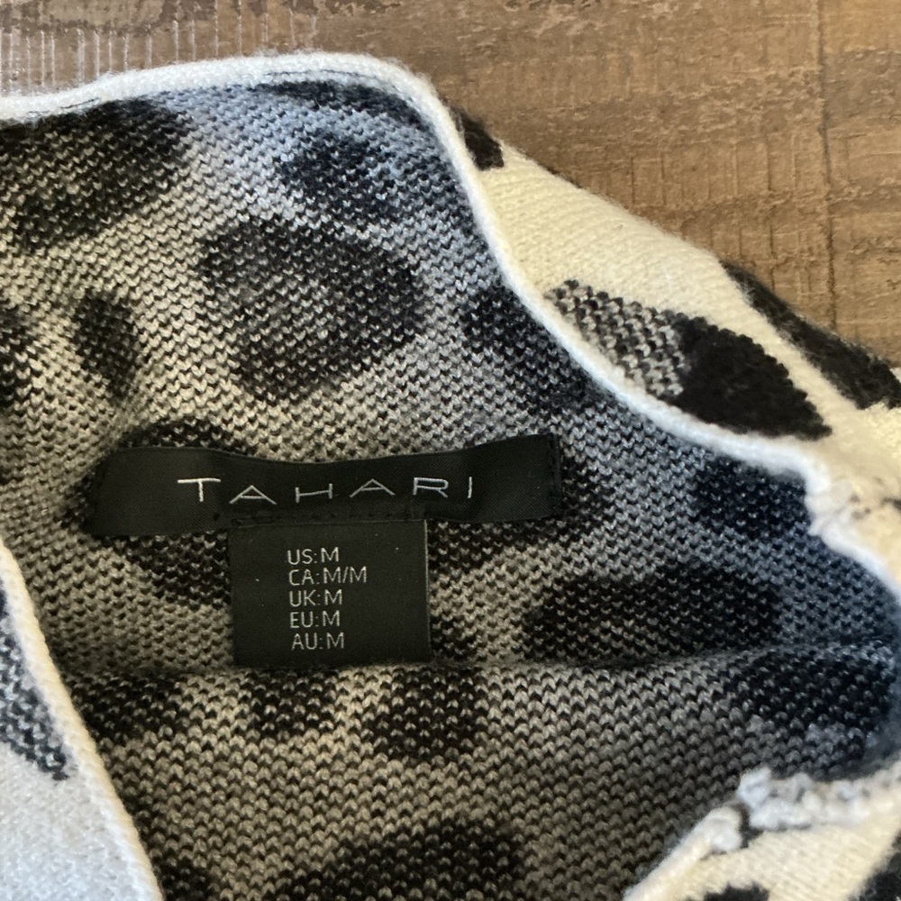 Tahari Monochrome Leopard Print Mock Turtleneck Sweater - Picture 4 of 9